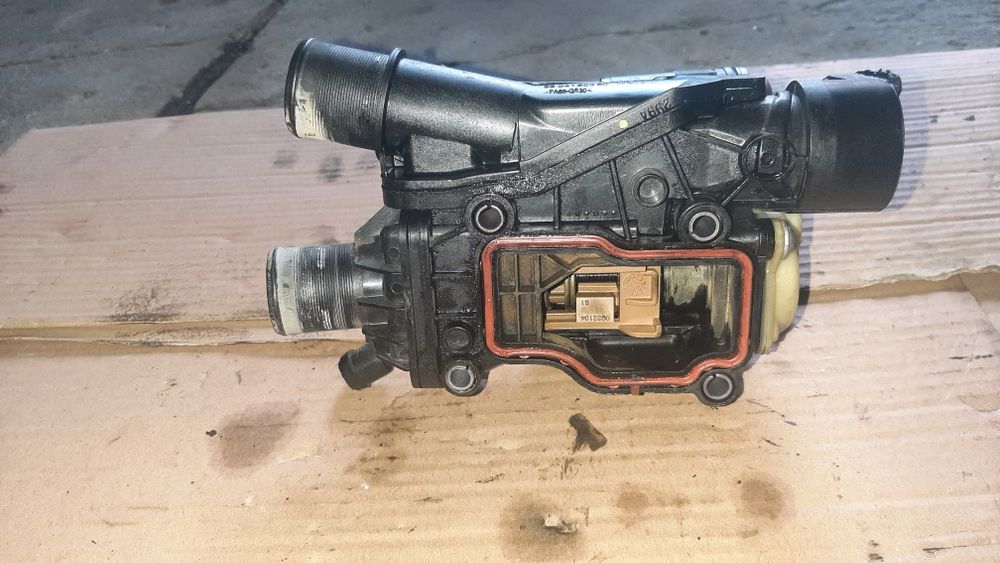 Obudowa termostatu 2.0 tdci. Bluehdi.  Ford. Citroen.  Peugeot