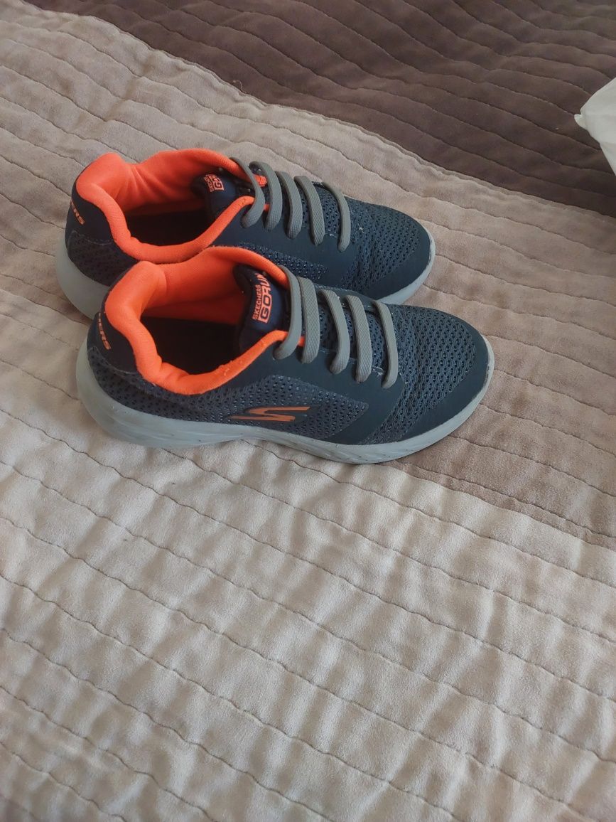 SKECHERS продам кросівки розмір 31