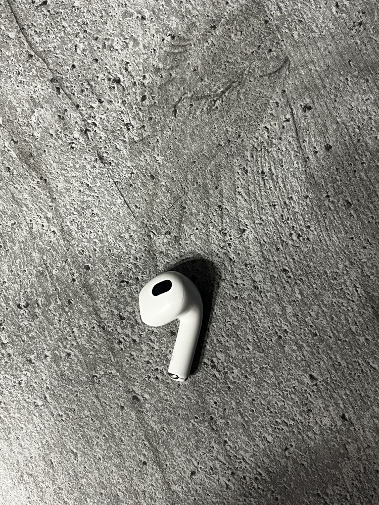 Правый наушник Airpods 3