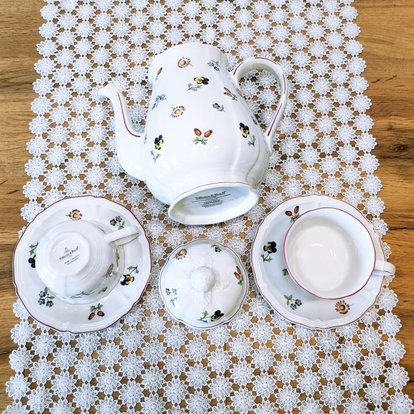 Dzbanek i filiżanki Villeroy & Boch Petite Fleur