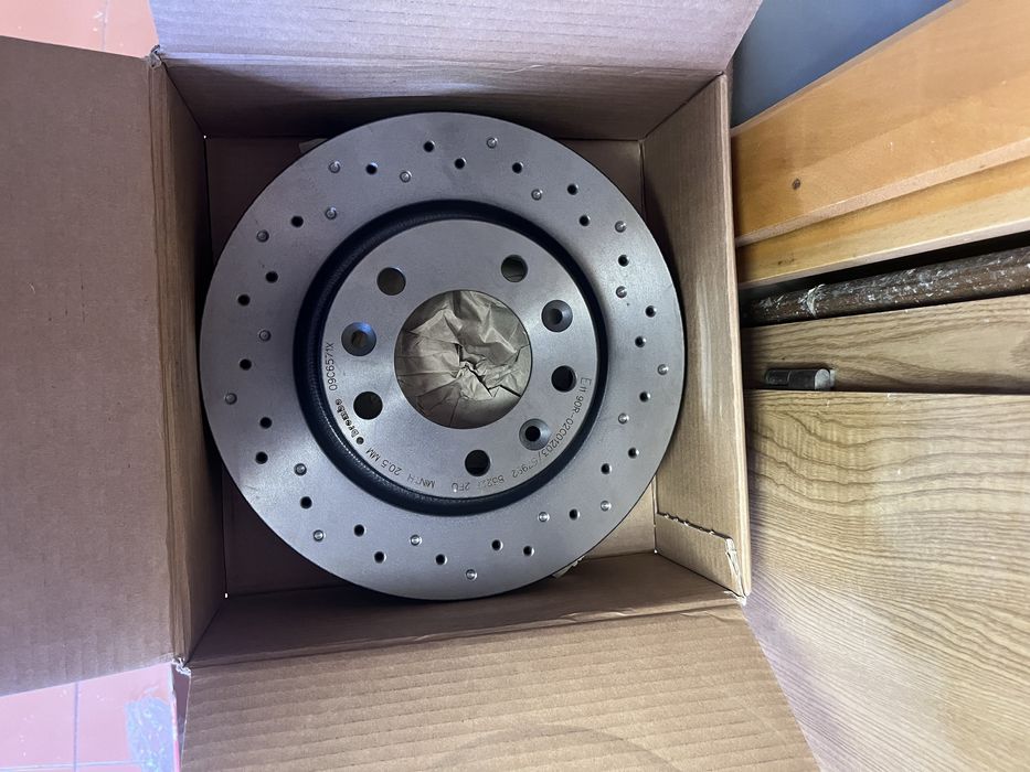 2 Disco Perfurados BREMBO  dianteiros