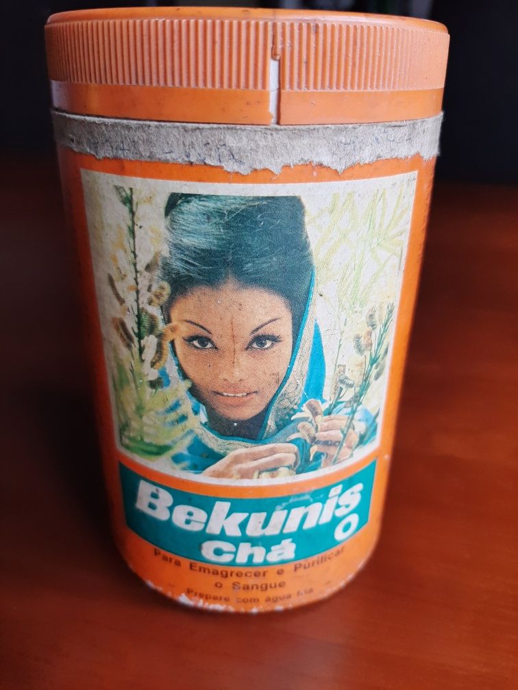 Antiga lata vintage chá Bekunis
