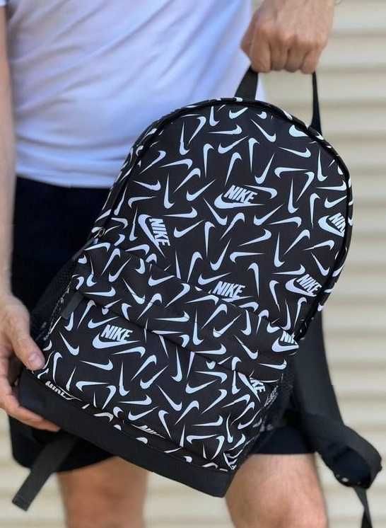 Рюкзак під ноутбук Nike для подорожей і щоденного носіння