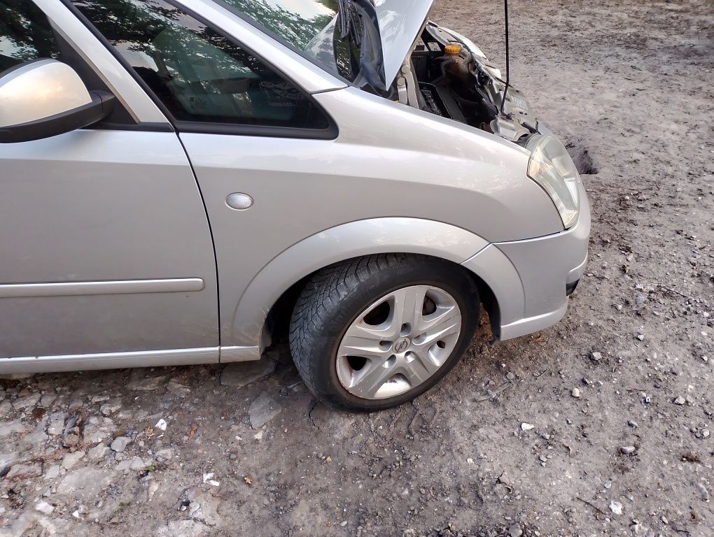 Błotnik prawy lewy opel Meriva a z157