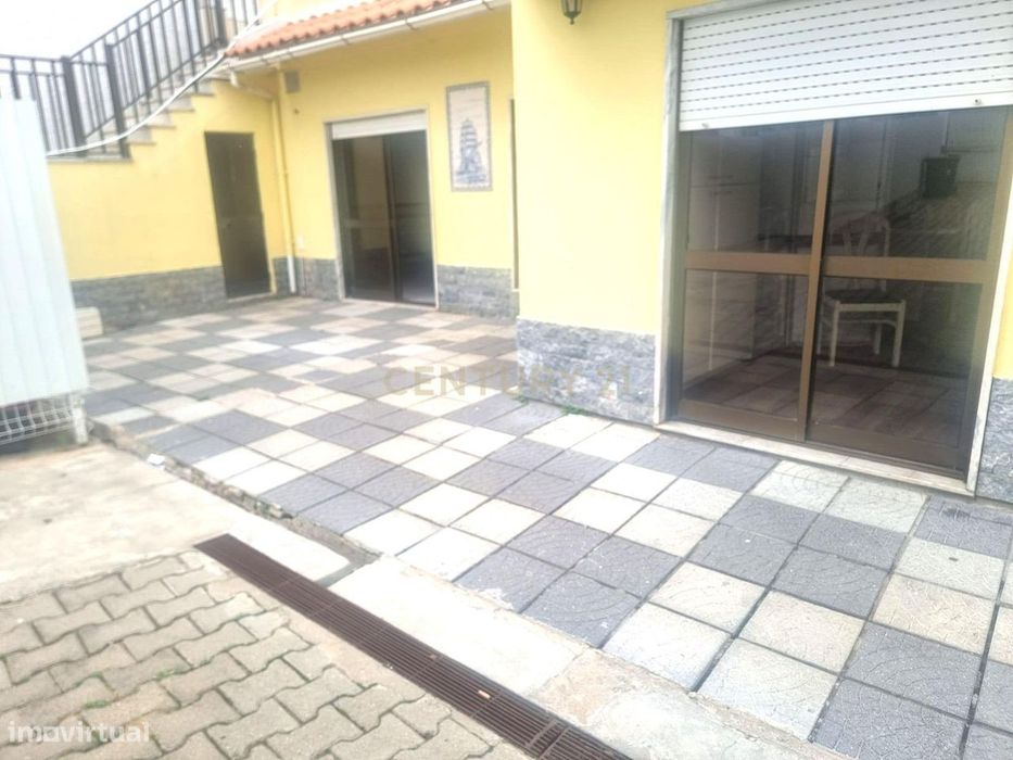 Arrendamento- Apartamento T3 em Amora, Seixal