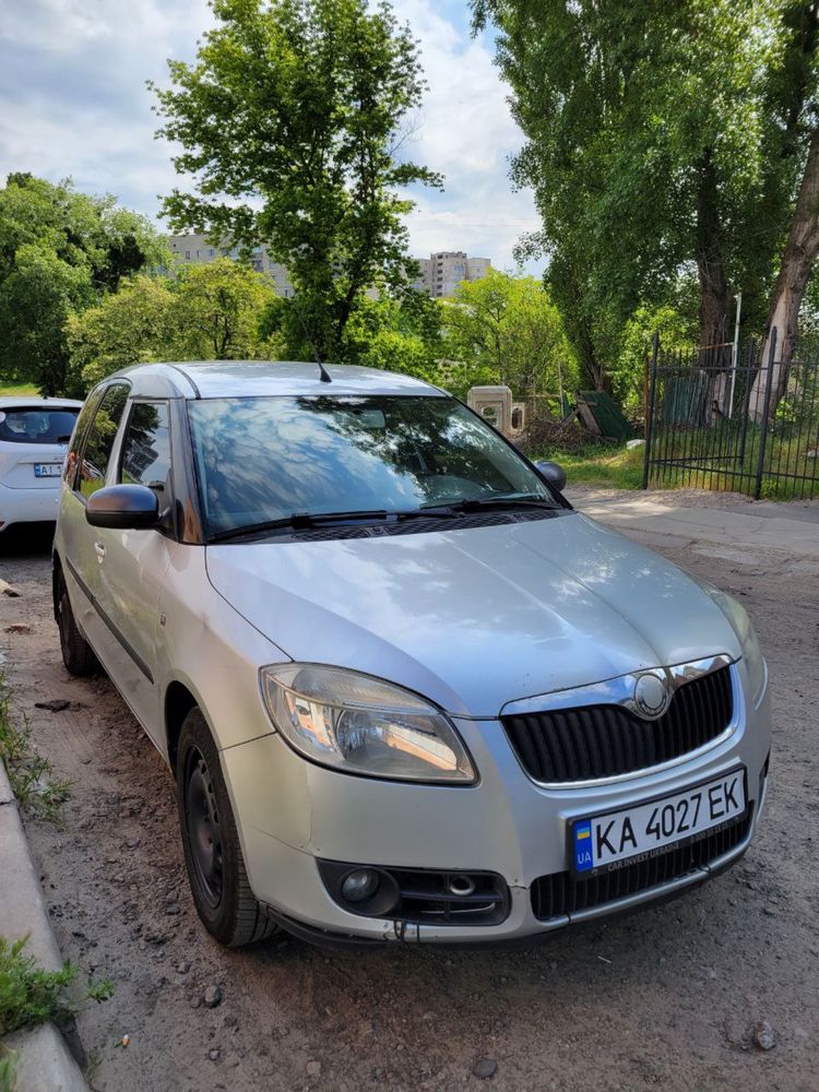 Оренда минивена Skoda roomster