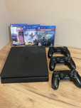 Продам PS4 slim 1tb +3 джойстіки + 3 гри + настінне кріплення