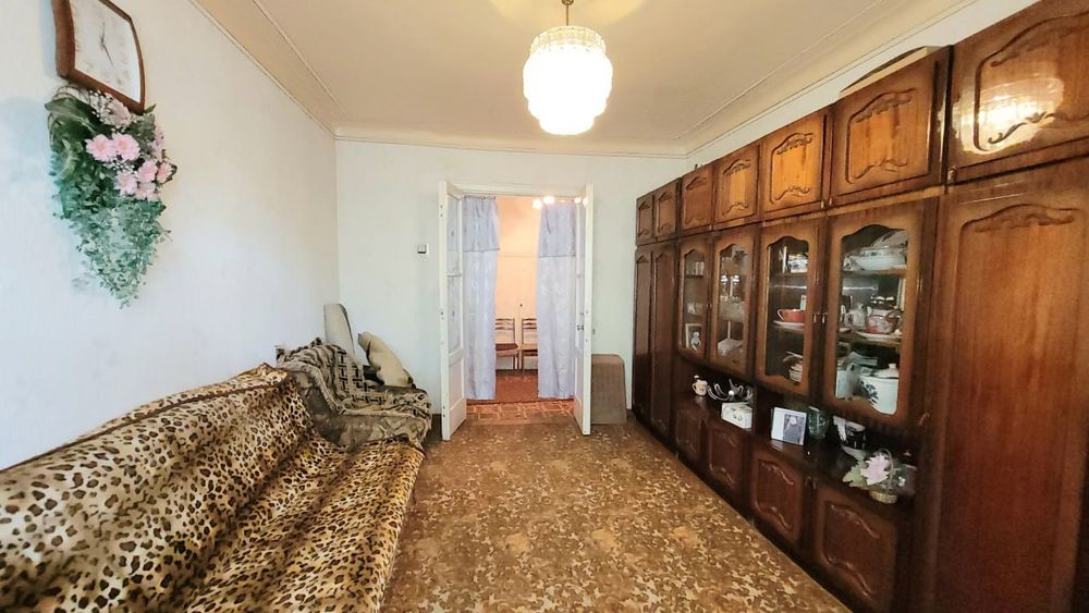 2к.Металлургів. Сталінка. Окремі кімнати. 2 поверх.