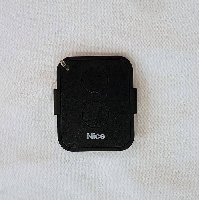 Pilot do bramy, garażu, furtki NICE 433.92 MHz