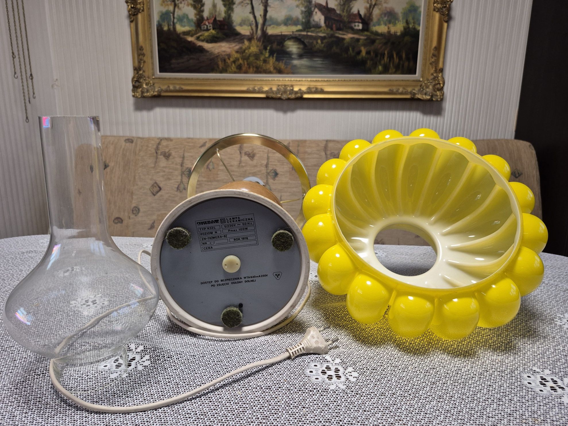 Orginalna lampa porcelanowa  Art Deco Polskiej produkcji z 1978r