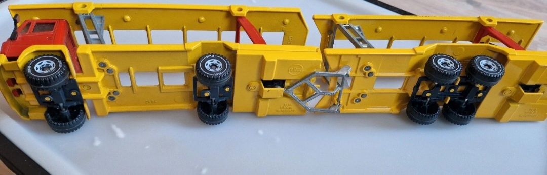 Miniatura camião transporte de carros Siku esc.1/55