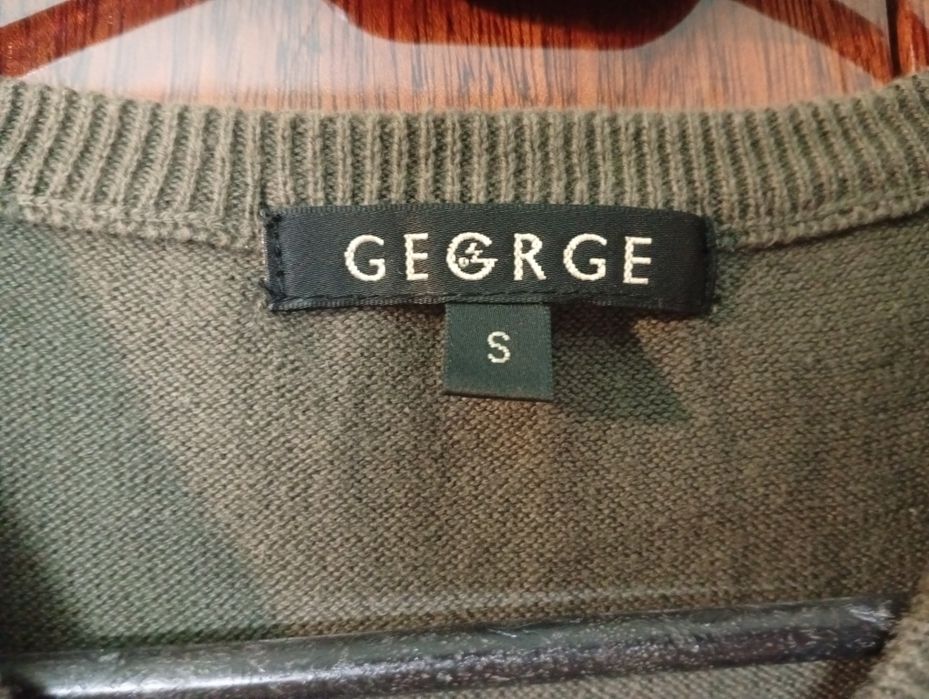 Чоловіча кофта без рукавів , в норм стані !