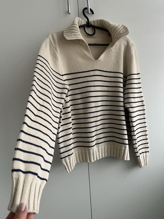 Жіночий стильний светр