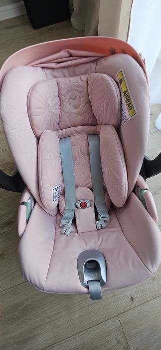 Fotelik Cybex Cloud T i-Size Simply Flowers z bazą