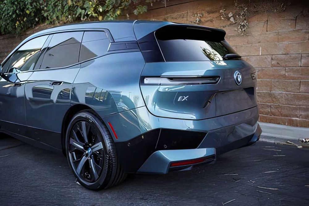 BMW iX      2022