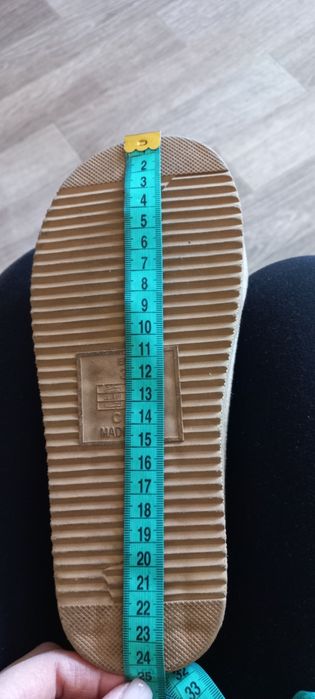 Угі на дівчинку 37 розміру