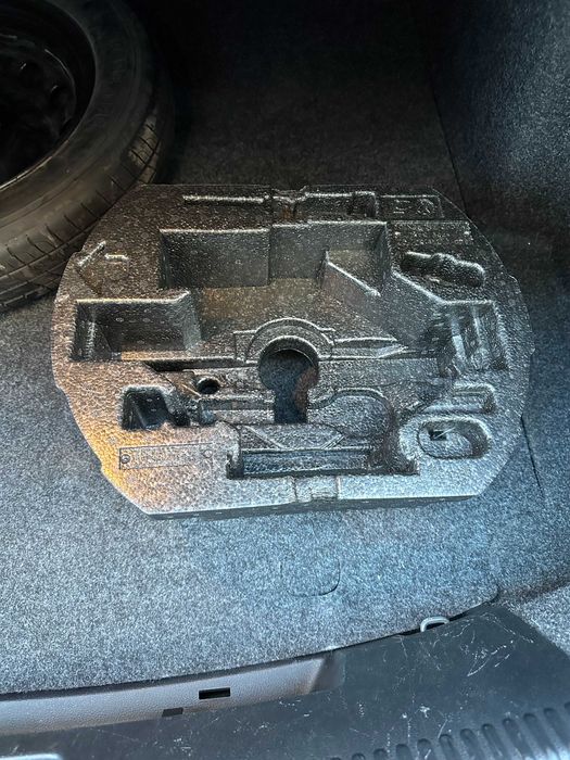 Органайзер  запаски докатки Джета VW Jetta 6 / VAG  5C0 012 115 J C2