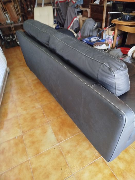 Sofá de pele preta