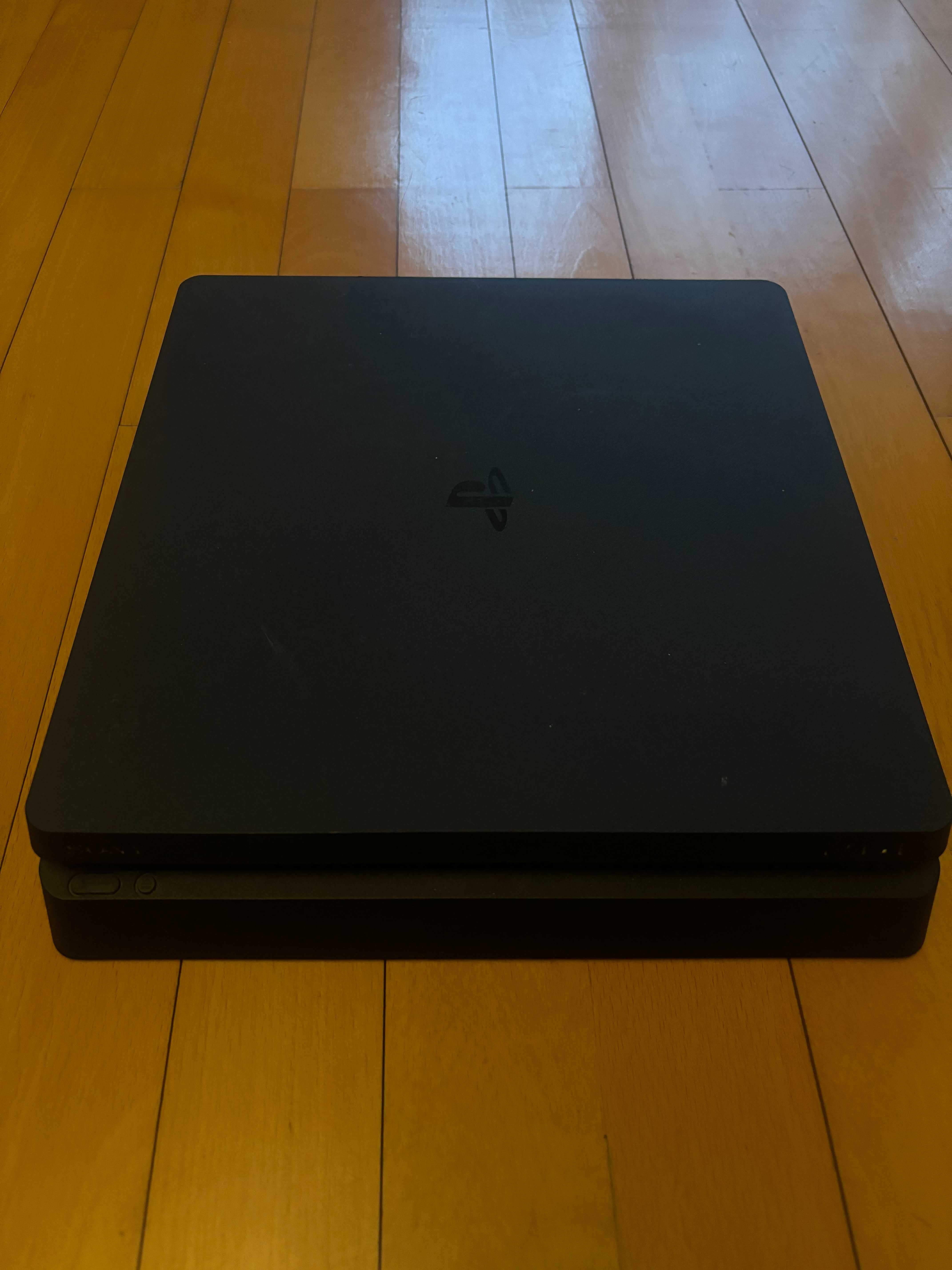 Konsola PlayStation 4 Slim 1TB