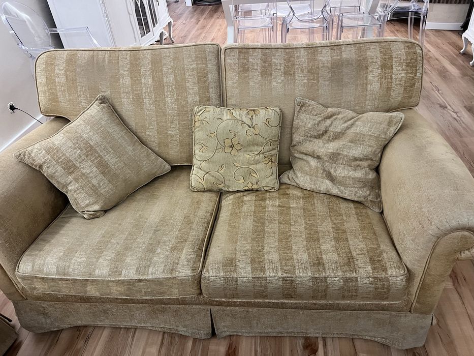 Sofá  de 3 pessoas dourado