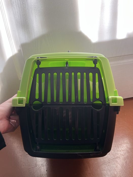 Переноска для котів і собак