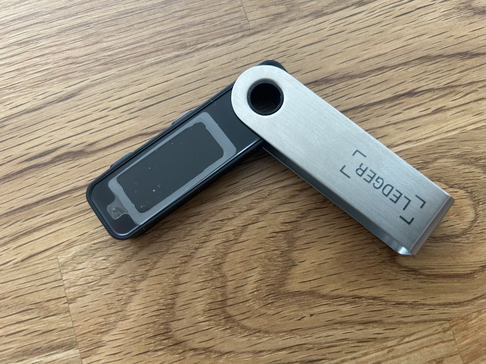 Portfel kryptowalut LEDGER Nano S Plus Srebrno-czarny