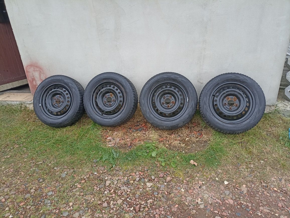 Opony Nokian Zimowe felga 5x114,3 Nissan juke