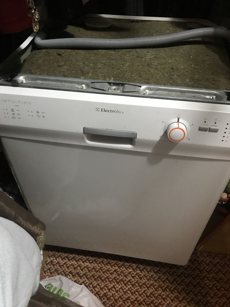 Посудомийна машина  Electrolux
