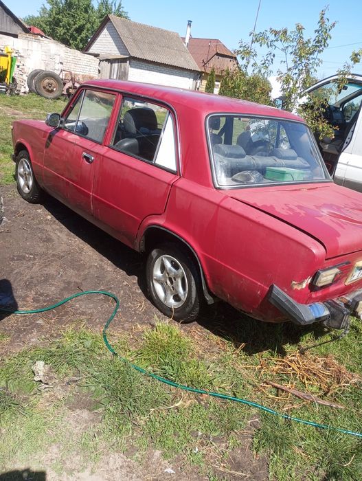 Продам ВАЗ 2101 НА ХОДУ ще даю ще одного мотора і детілі жеякі