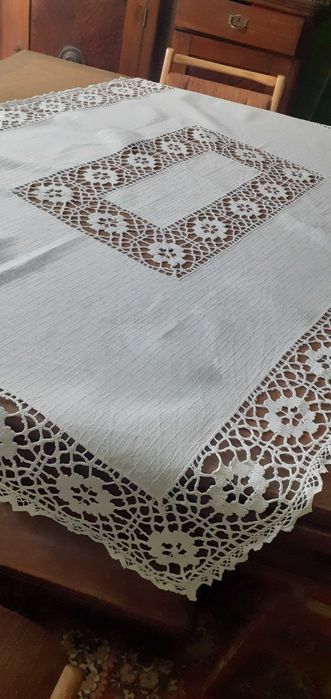 Obrus bawełniany z  koronką