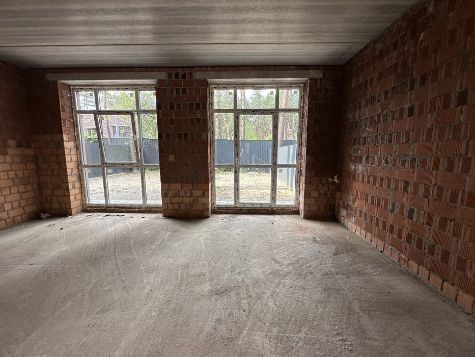 Таунхаус з великою земельною ділянкою. Є розтермінування