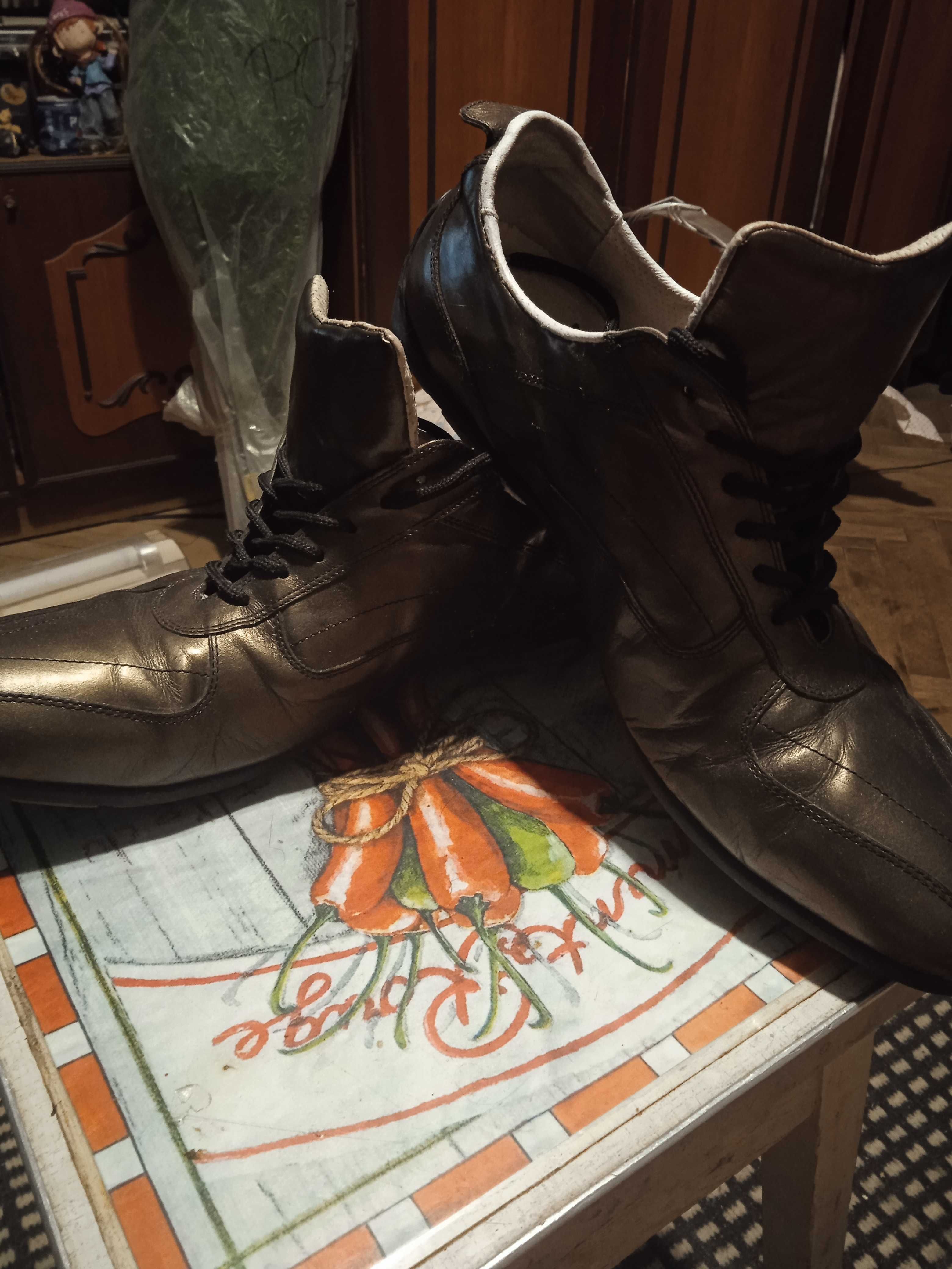 Туфлі чоловічі відомої нью-йоркської фірми.виробнициво Італії