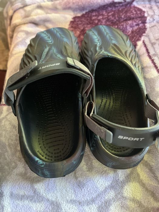 Шлепанцы, тапки, сабо.