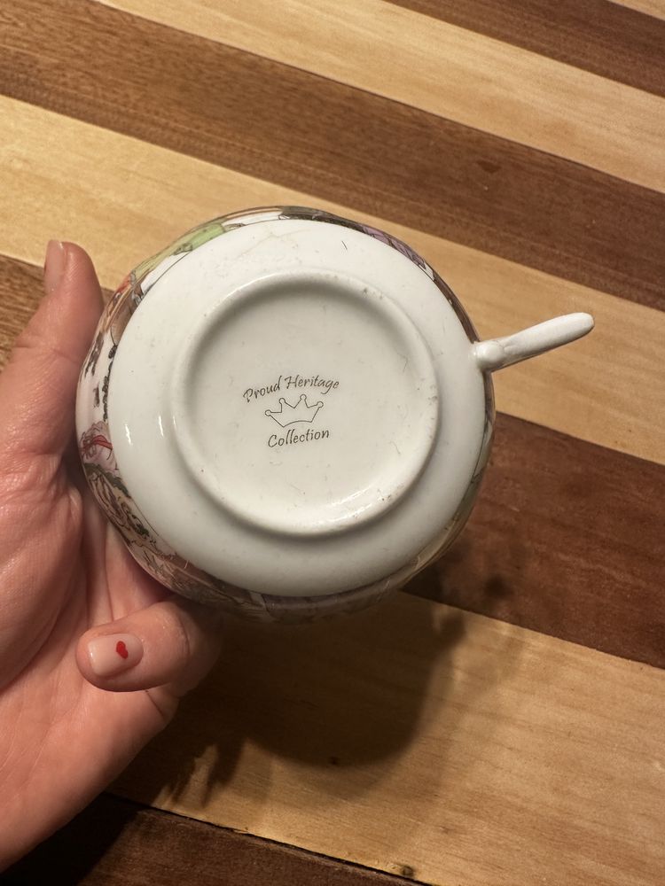 Chińska porcelana filiżanka i talerzyk motyw chin gejsza