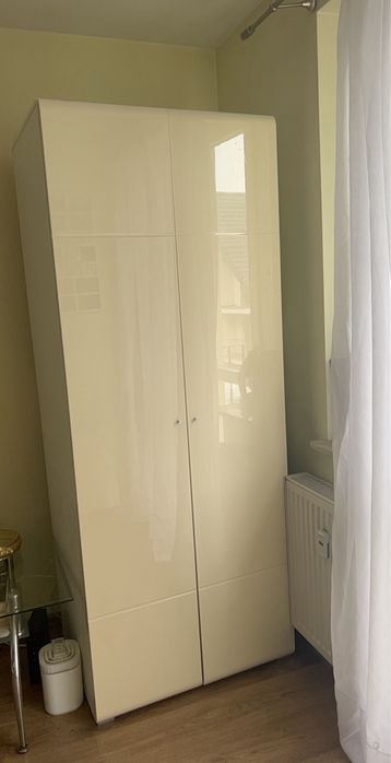 Sprzedam komplet mebli w wysokim połysku – szafa, witryna, komoda