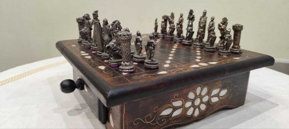 Декоративні шахи VIP класу (дерево + метал)