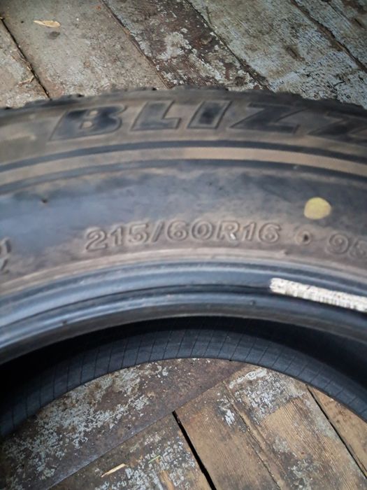 Bridgestone Blizzak REVO 215/60R16 95S