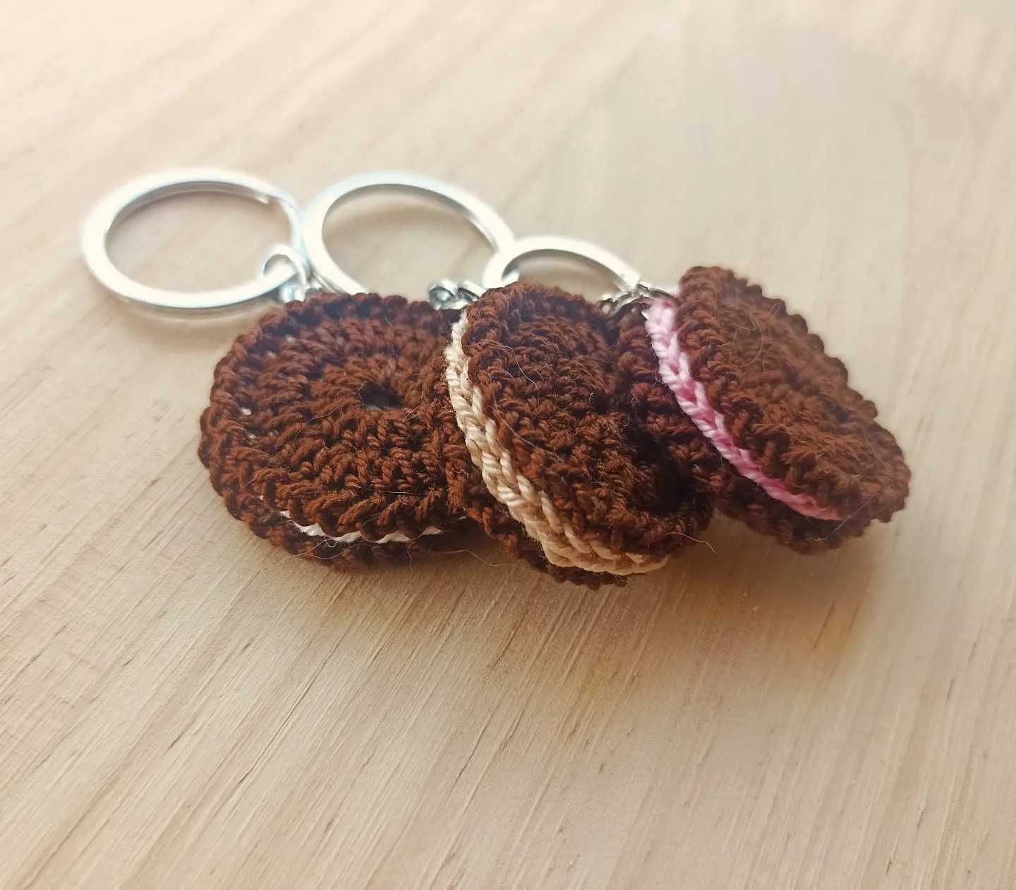 Porta-chaves Bolacha Oreo em Croché