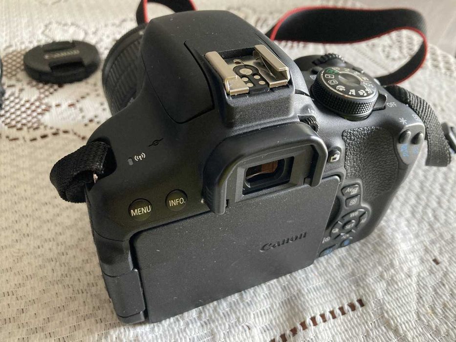 Vendo Canon EOS 750D com objectiva EF-S 18-55 IS STM Kit