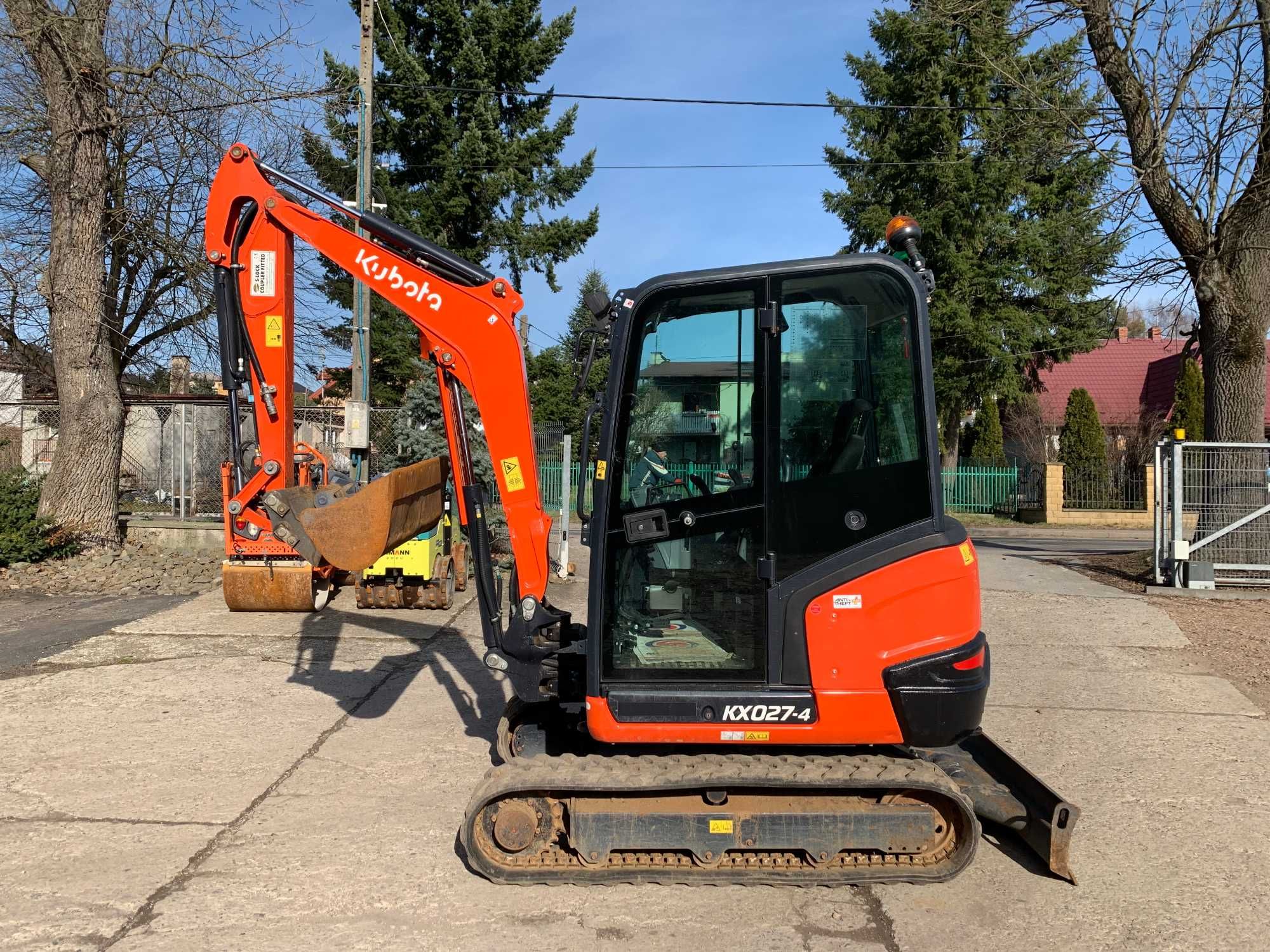 Kubota KX027-4 tylko 1000 mtg 3 łyżki minikoparka 2700 kg KX 027