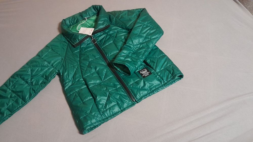 Zielona kurtka przejściowa