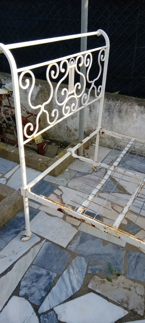 Cama em ferro vintage