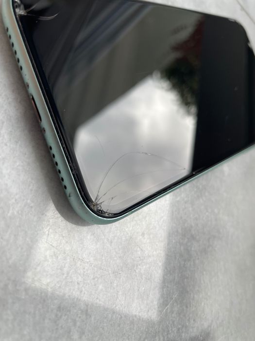 iPhone 11 128gb light green + 6 case
