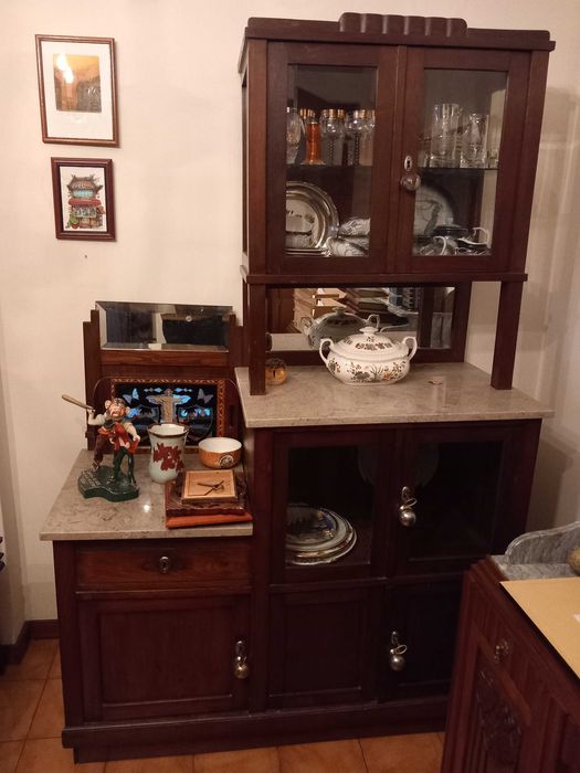 Louceiro antigo com pedra mármore