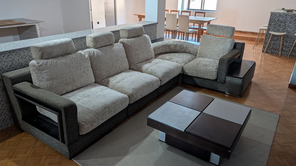 Sofá grande modular + mesa de centro + móvel tv