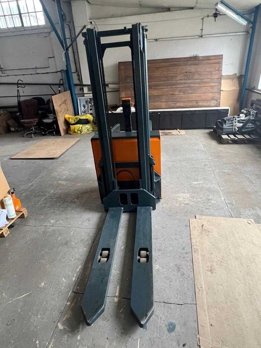 Paleciak elektryczny STILL EGV S13 + ładowarka