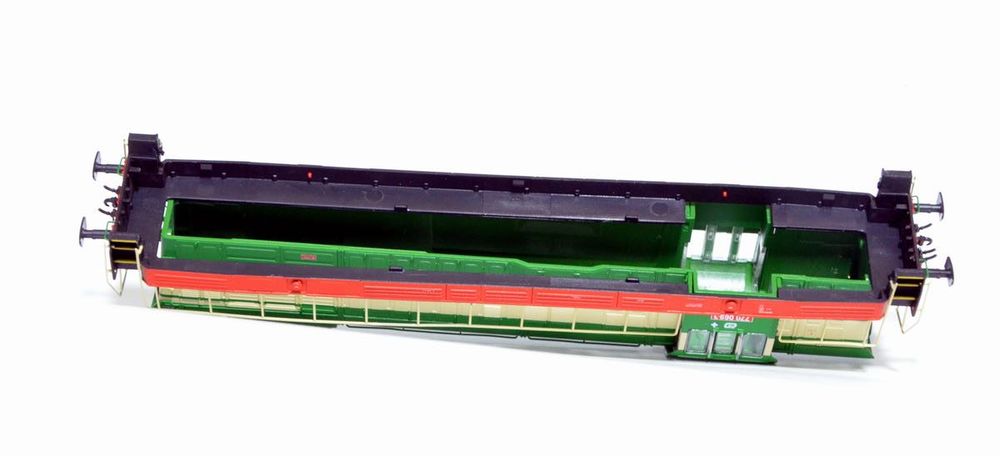 Корпус тепловоза CD 770 Roco HO