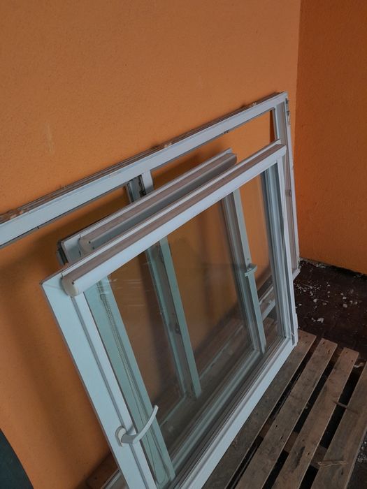 Okno pladtikowe z  rozbiórki