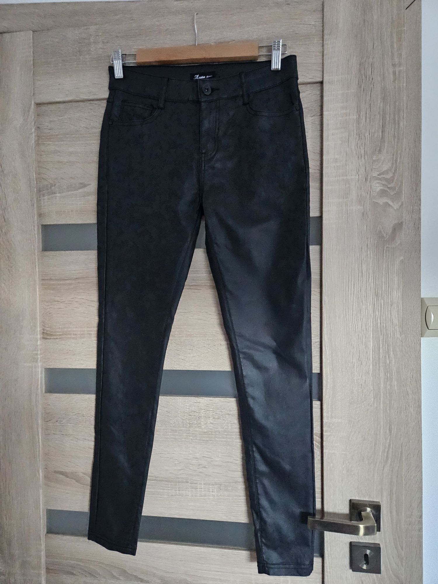 Spodnie czarne skórzane rozmiar 29