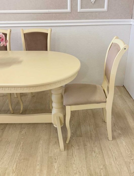 Комплект обеденный стол и стулья. Кухонний стіл та стільці.